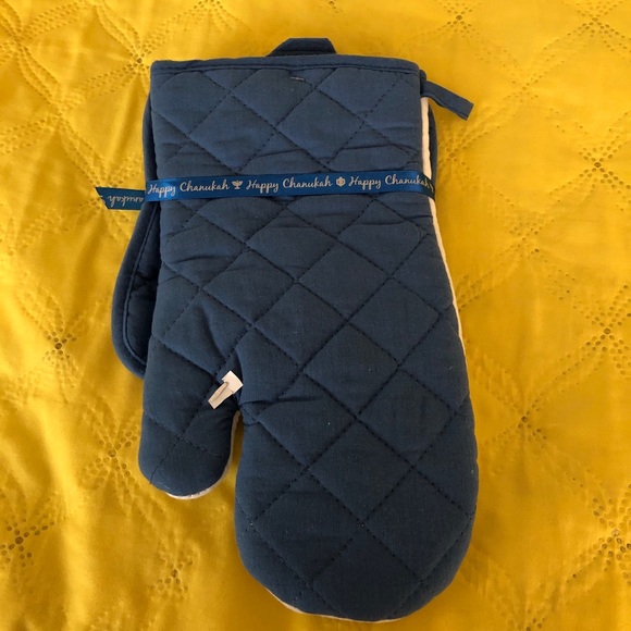 Chanukah: pot holder, oven mitt, tea towel, bag - Picture 3 of 13